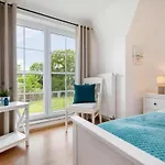 In With Swimming Pool Holiday home Zingst