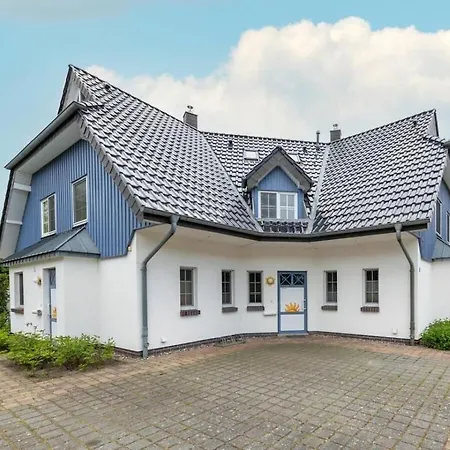 Дом отдыха In With Swimming Pool