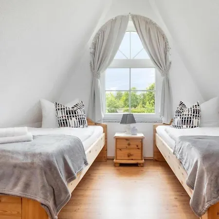 In With Swimming Pool Дом отдыха Цингст