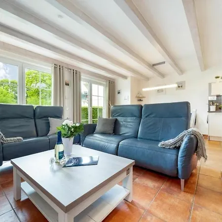 Дом отдыха In With Swimming Pool Цингст