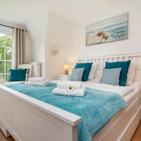 In With Swimming Pool Дом отдыха Цингст