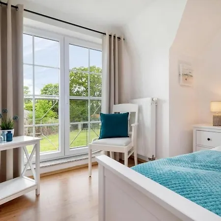 In With Swimming Pool Дом отдыха Цингст