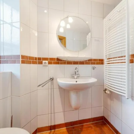 Дом отдыха In With Swimming Pool Цингст